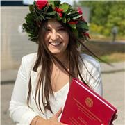 Laureata Lettere Moderne, con conseguente laurea magistrale in Filologia Moderna, entrambi i titoli conseguiti con lode, sono disponibile per lezioni in: storia, letteratura, geografia, italiano, storia dell'arte